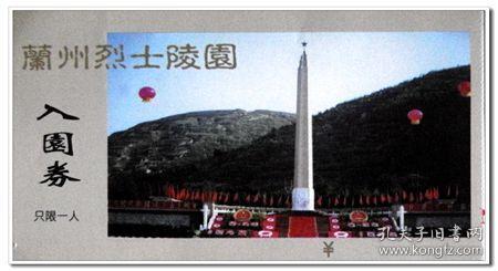 五岁男童被卷入车底，过路群众合力抬车救人